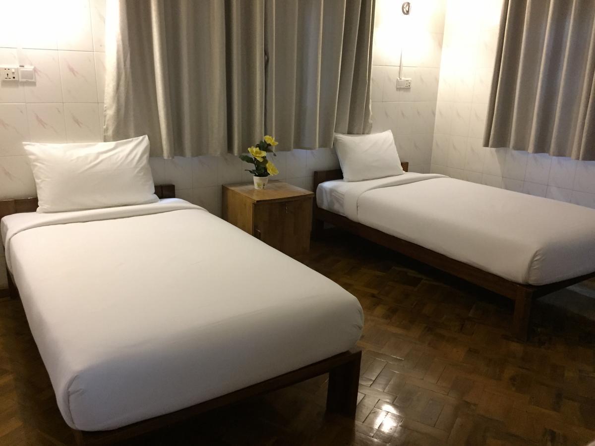 Celia Hostel Mandalay Exterior foto