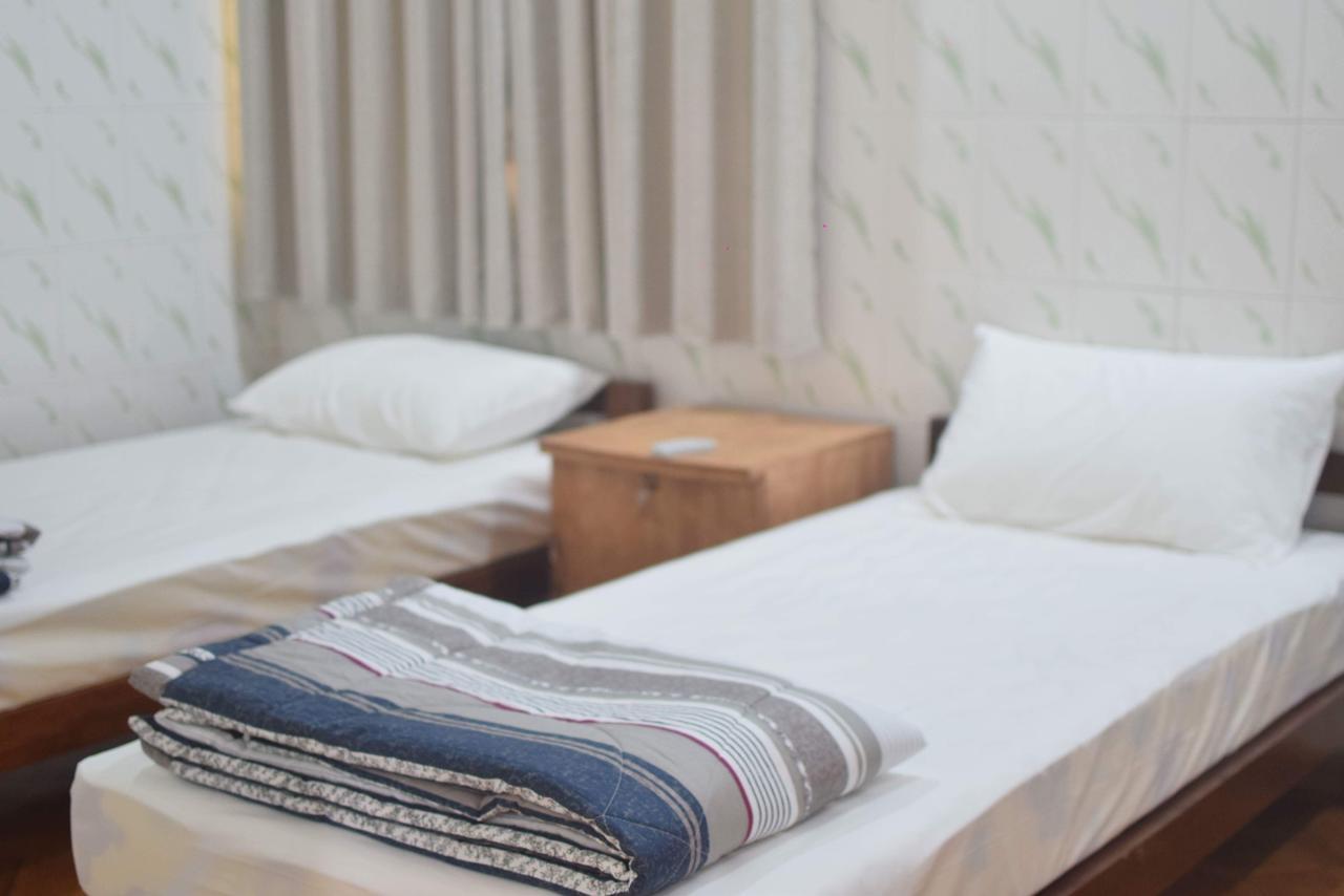 Celia Hostel Mandalay Exterior foto