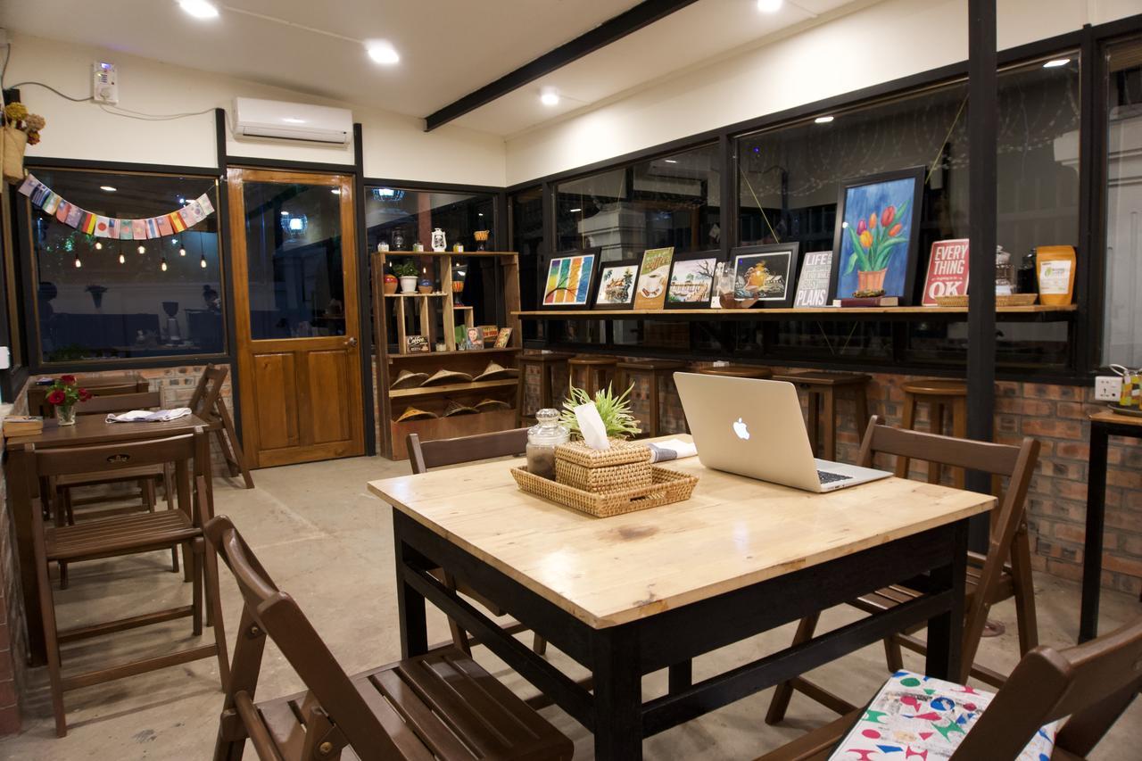 Celia Hostel Mandalay Exterior foto