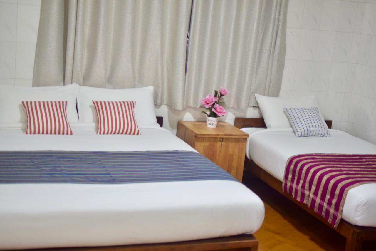 Celia Hostel Mandalay Exterior foto