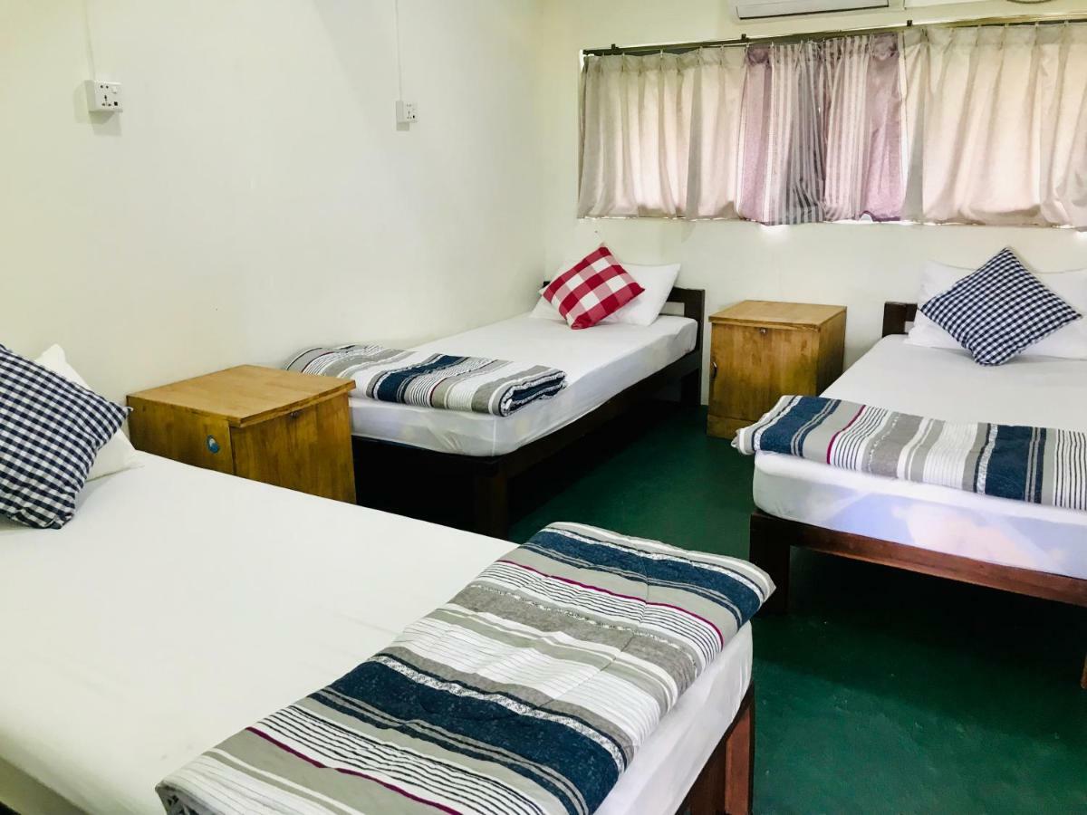 Celia Hostel Mandalay Exterior foto