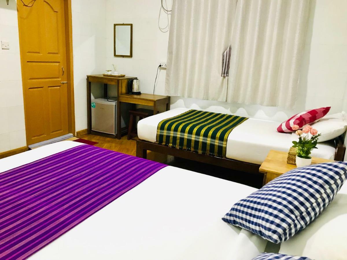 Celia Hostel Mandalay Exterior foto