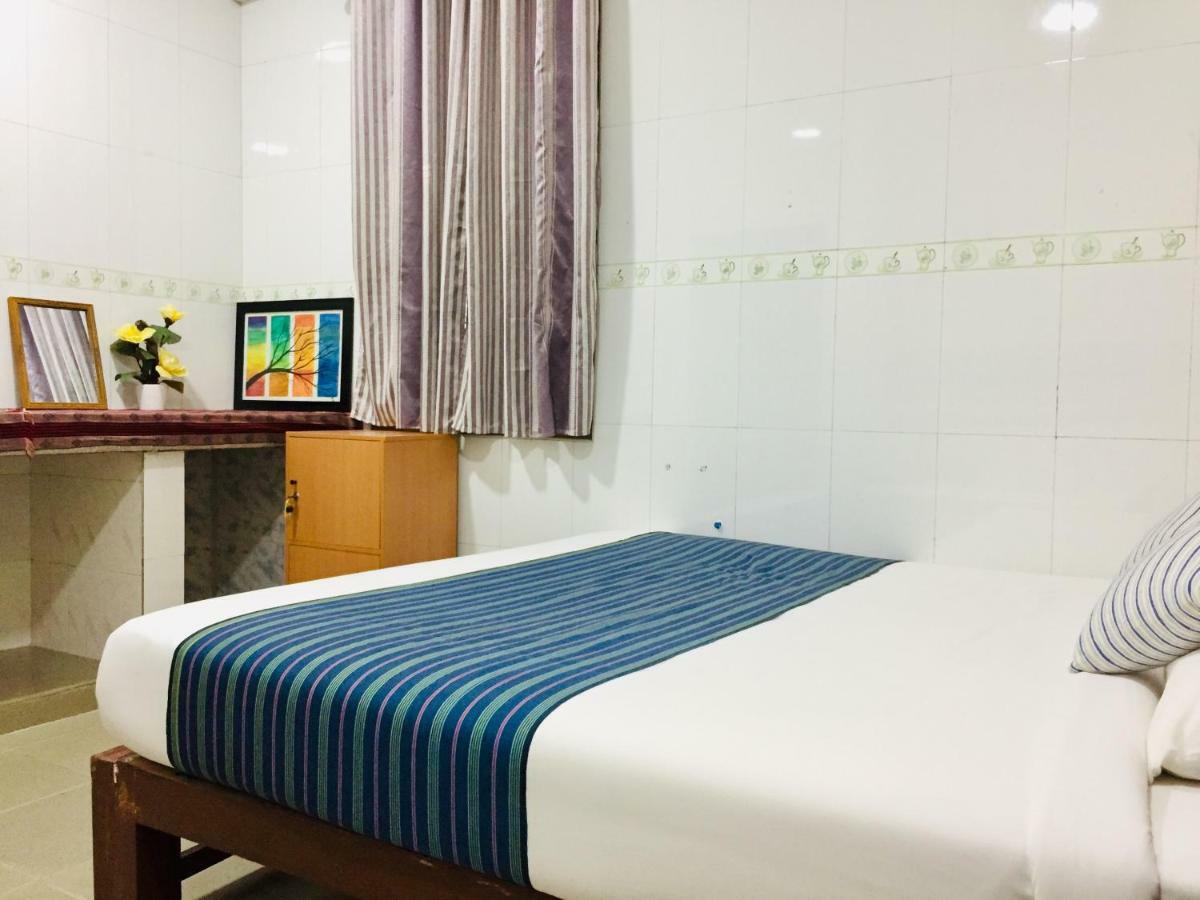 Celia Hostel Mandalay Exterior foto